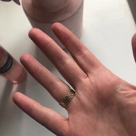 SHASHI x Revolve Linked Band Ring in Gold - Picture 3 of 8